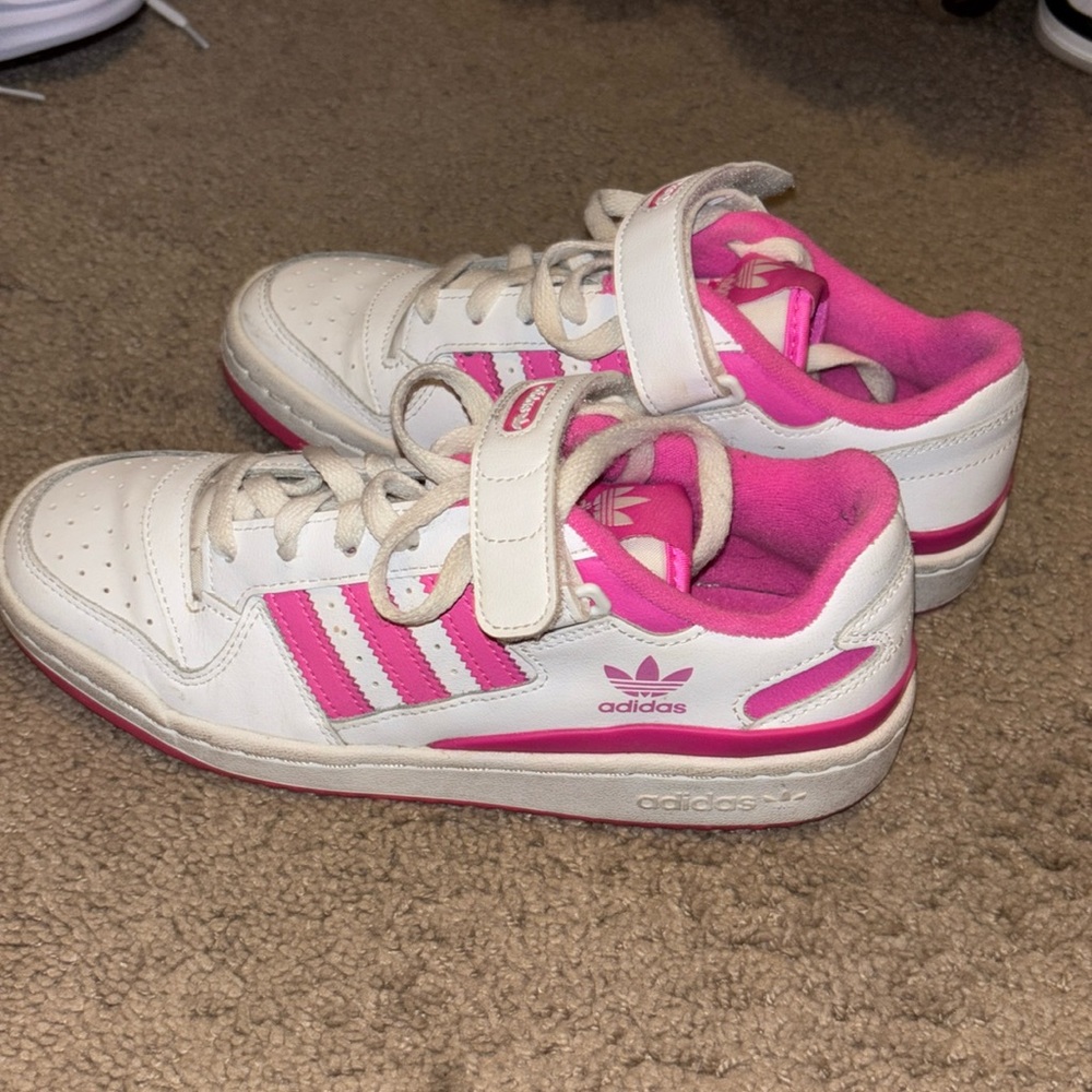 Adidas women’s shoes worn good condition size 7 women’s